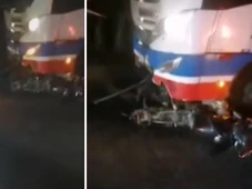 Imagem - Homem morre e outro fica ferido em acidente entre moto e ônibus da Sesab na BA-263