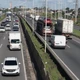 Imagem - Acidente entre três carros deixa mulher morta e causa engarrafamento de 5km na BR-324