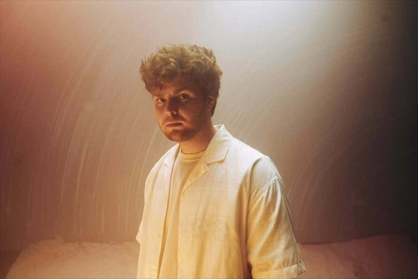 Alex Warren por Divulgação