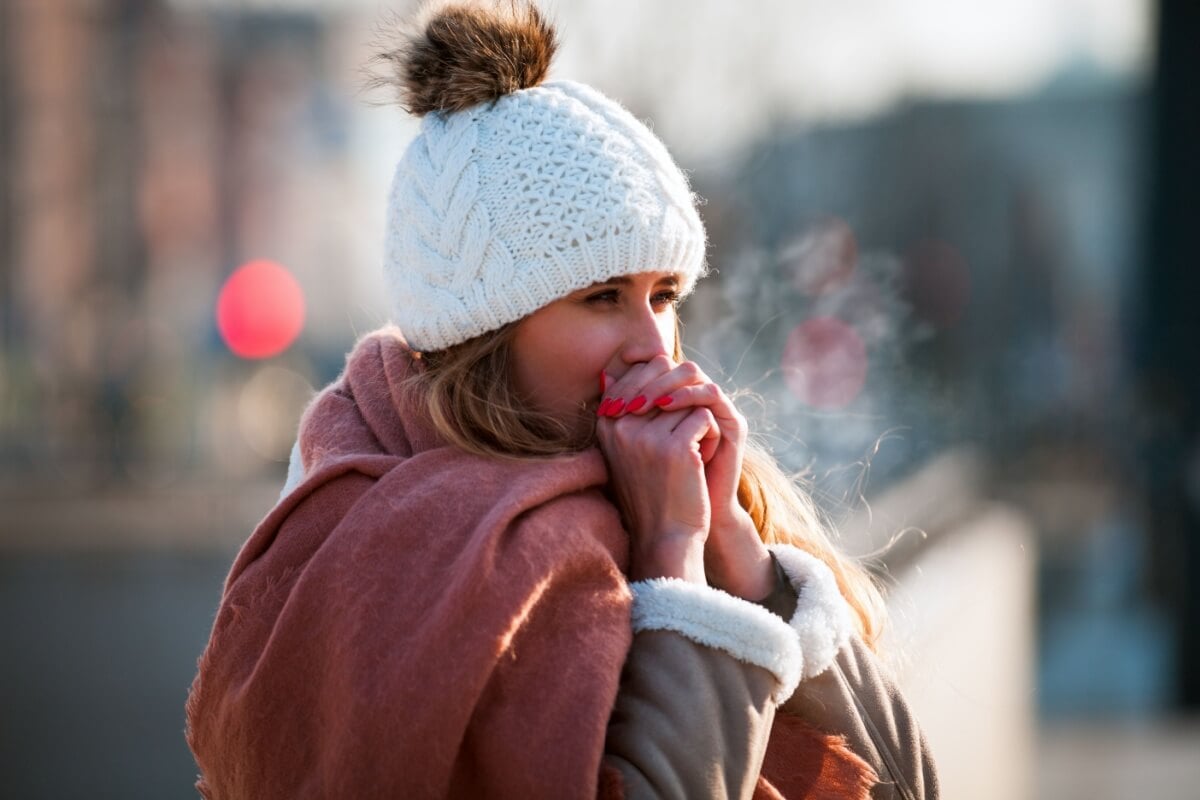 O frio pode causar queimaduras na pele (Imagem: Leszek Glasner | Shutterstock)