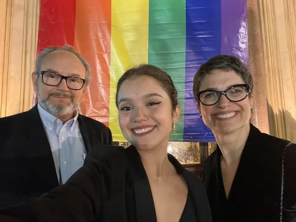 Elisa entre os pais, Ernesto Paglia e Sandra Annenberg  por Reprodução/Instagram