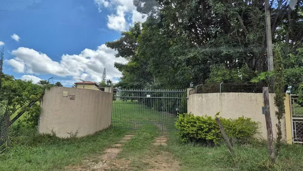 Fachada da chácara onde as vítimas foram encontradas por EPTV