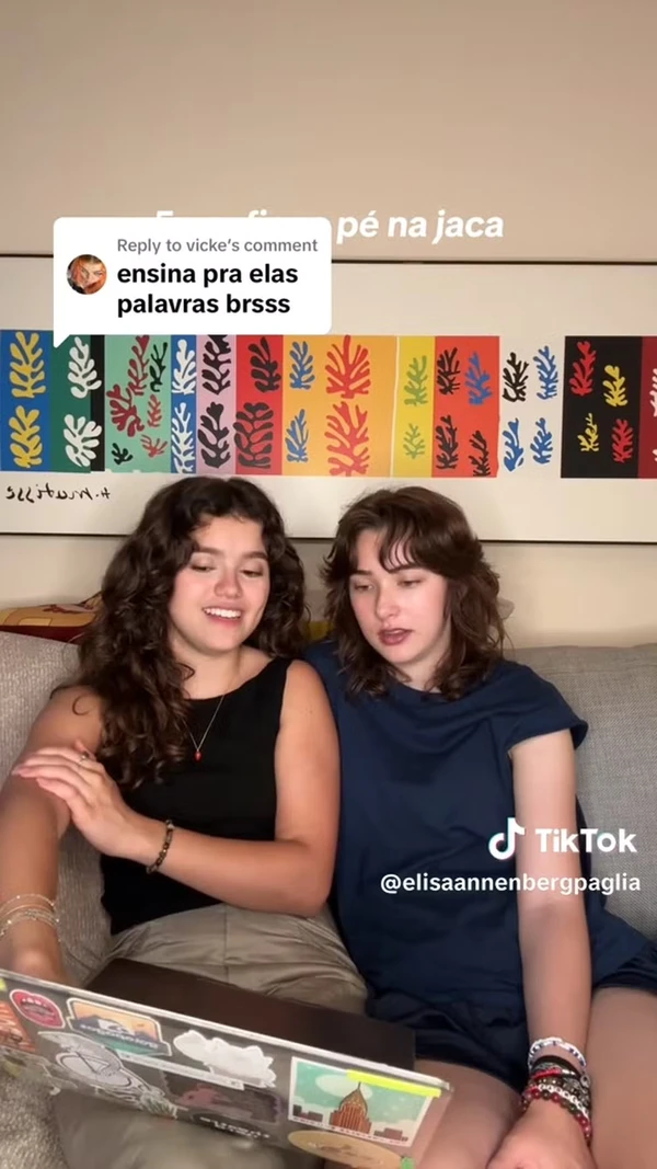 Karlie Jo Dickinson por Reprodução