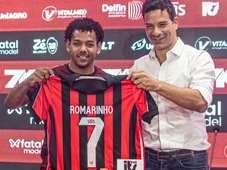Imagem - Com a lendária 7 de Bebeto, Romarinho é apresentado pelo Vitória: 'Não tenho medo'