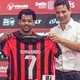 Imagem - Com a lendária 7 de Bebeto, Romarinho é apresentado pelo Vitória: 'Não tenho medo'