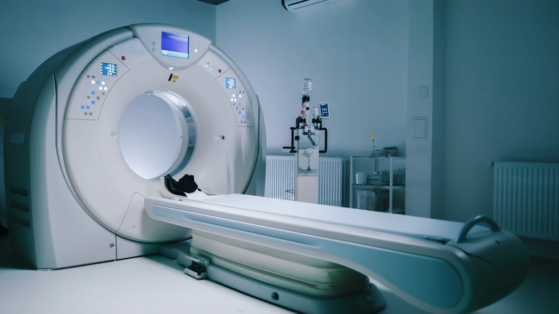 Imagem - Homem que usava cordão morre após ser puxado por máquina de ressonância magnética