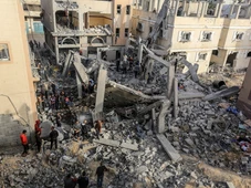 Imagem - Israel ordena evacuação no centro de Gaza e amplia ações; 73 palestinos são mortos