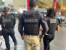 Imagem - Tráfico de armas: esquema que conta com PMs inclui advogada e lideranças do CV