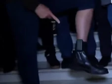 Imagem - Bolsonaro mostra tornozeleira eletrônica em ida à Câmara dos Deputados