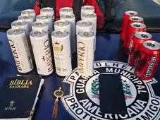 Imagem - Homem é preso após roubar cervejas e bíblia de igreja