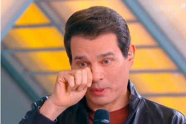 Celso Portiolli chora ao vivo 