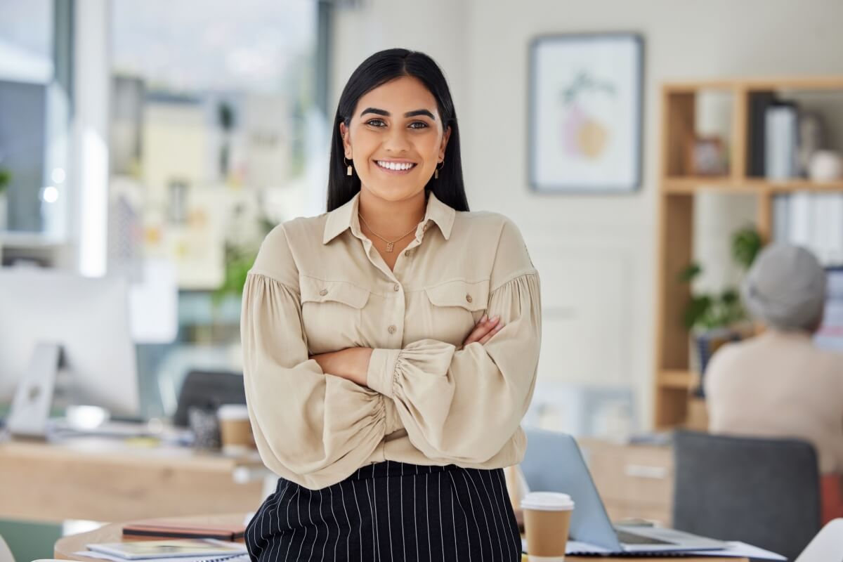 Muitas mulheres da Geração Z enfrentam obstáculos para chegar a cargos de liderança (Imagem: PeopleImages.com - Yuri A | Shutterstock)
