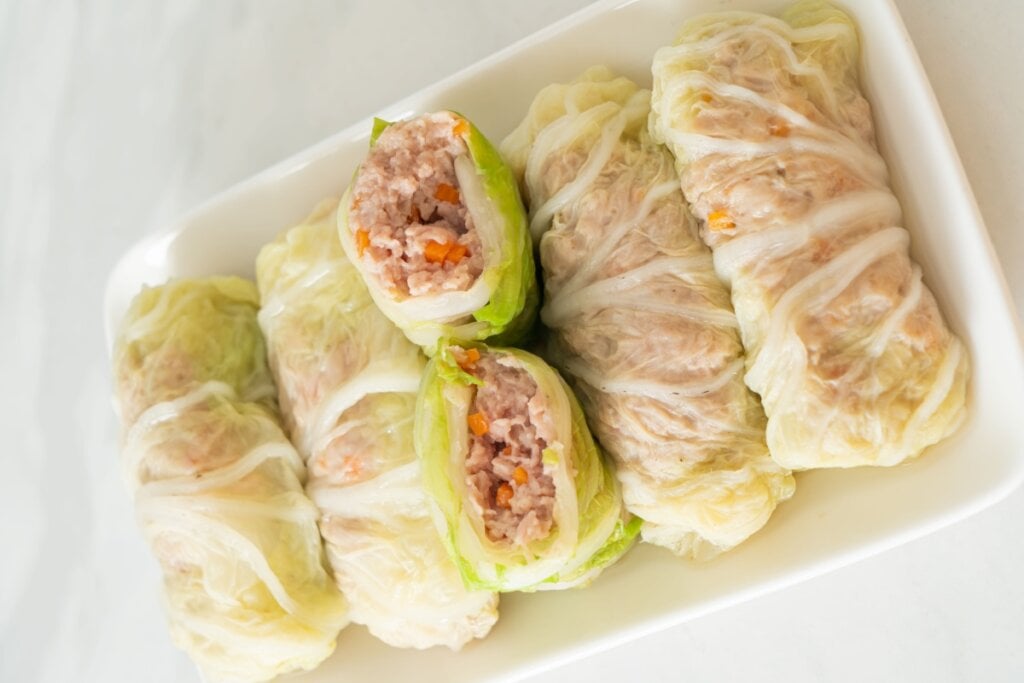 Rolinho de acelga com carne suína moída (Imagem: gowithstock | Shutterstock)
