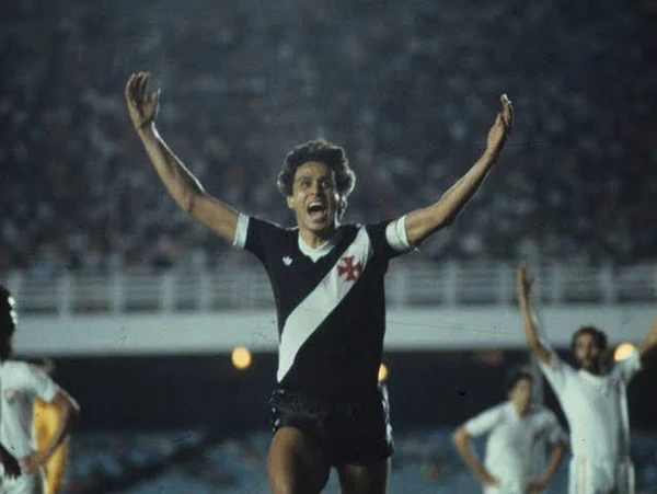 Ídolo do Vasco e da Seleção, Roberto Dinamite descobriu o câncer em 2021, mas faleceu em 2023, por complicações da doença por Divulgação/CBF