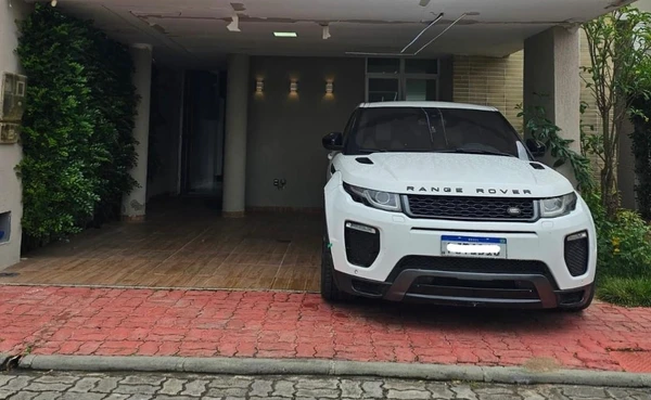 Operação Tio Patinhas: Na ação, foram apreendidos um Land Rover Evoque, um HB20, joias, perfumes e relógios falsificados