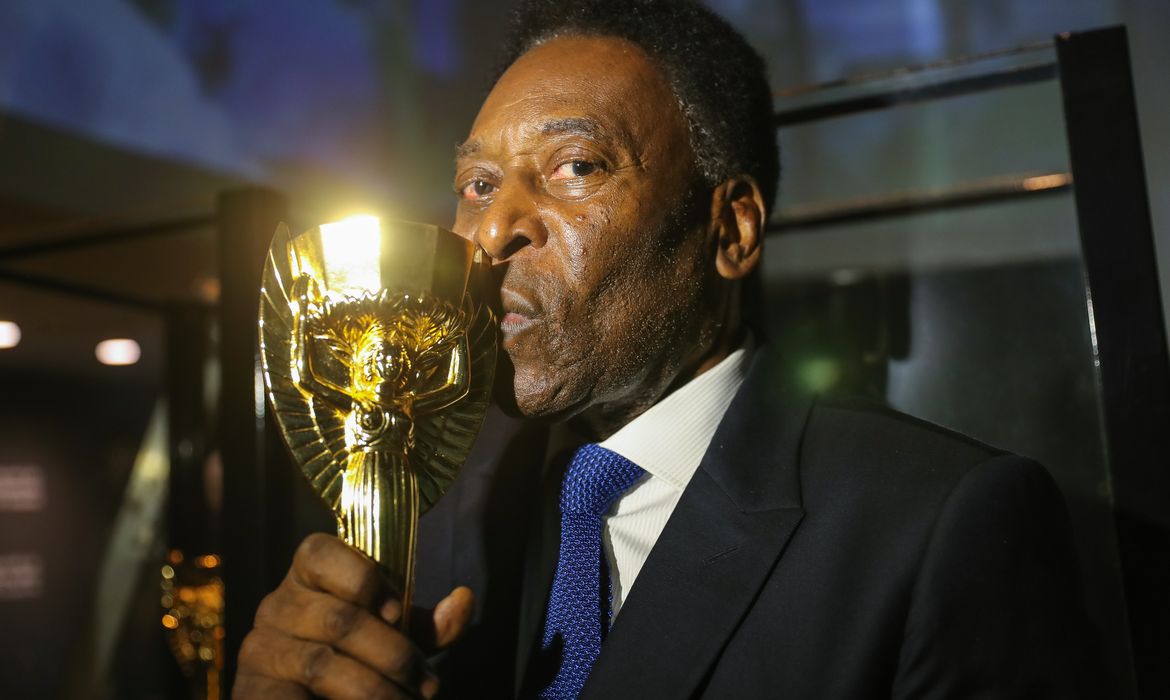 Pelé foi diagnosticado com câncer de cólon em 2021. A doença evoluiu em dezembro de 2022, quando o Rei do Futebol faleceu. por Ricardo Stuckert/CBF