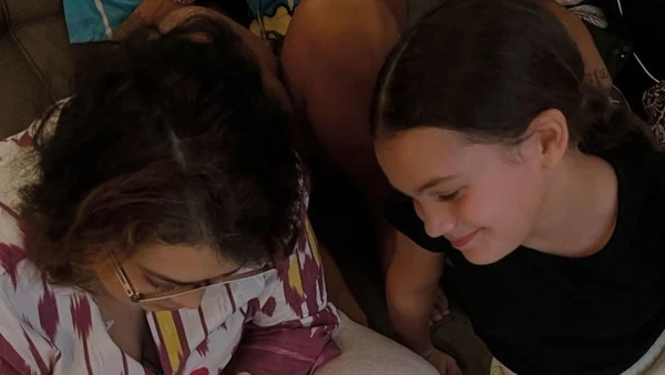 Preta Gil e a neta, Sol de Maria por Reprodução