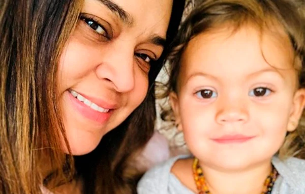Preta Gil e a neta, Sol de Maria por Reprodução