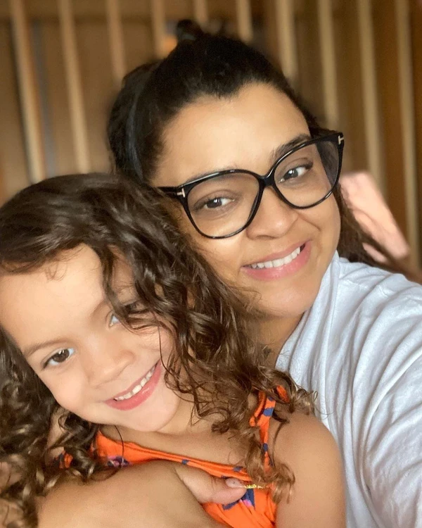Preta Gil e a neta, Sol de Maria por Reprodução