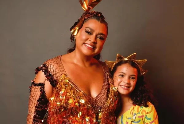 Preta Gil e a neta, Sol de Maria por Reprodução
