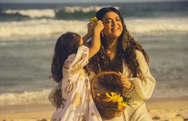 Preta Gil e a neta, Sol de Maria por Reprodução
