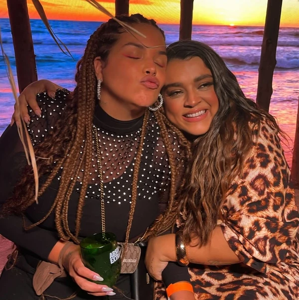 Preta Gil e Ju de Paulla por Reprodução