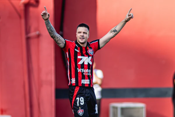 Renato Kayzer celebrando gol marcado contra o Bragantino 