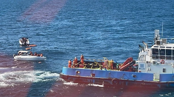  Foram deslocadas para o local lanchas da Capitania dos Portos da Bahia e embarcações subordinadas ao Grupamento de Patrulha Naval do Leste: o Aviso-de-Patrulha “Dourado”, o Navio-Patrulha “Guaratuba” e a Corveta “Caboclo” por Divulgação CBMB