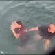Imagem - Suspeito é preso em alto-mar após fugir a nado de flagrante de policiais