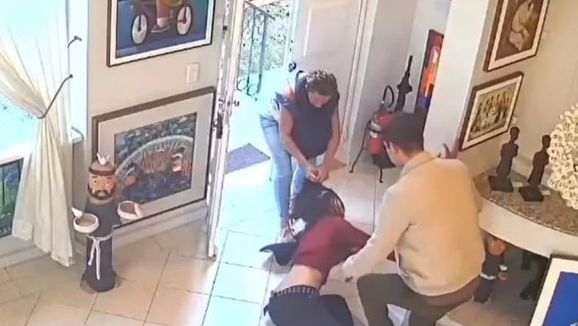Imagem - Polícia abre investigação sobre caso de estudante atacada por estar sem sutiã: 'Sem-vergonha'