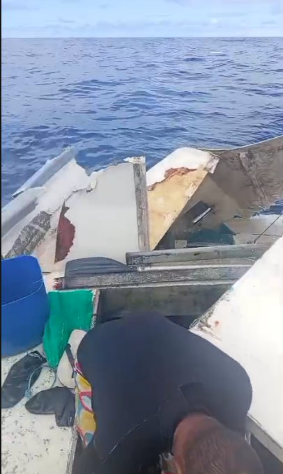 Acidente entre lancha e barco pesqueiro na Baía de Todos-os-Santos por Reprodução
