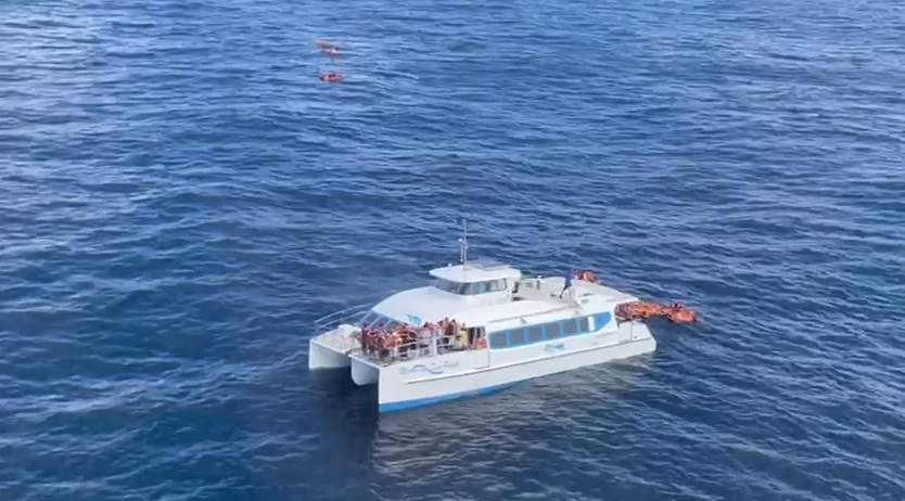 Acidente entre lancha e barco pesqueiro na Baía de Todos-os-Santos por Reprodução