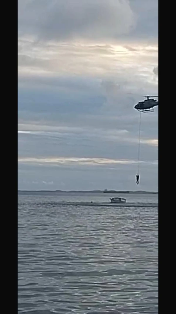 Agente foi lançado ao mar para prender suspeito por Reprodução