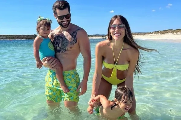 Alok, Romana Novais e o filhos  por Reprodução