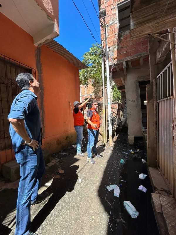 Imóvel corre risco de desabar em Salvador por Divulgação/Defesa Civil