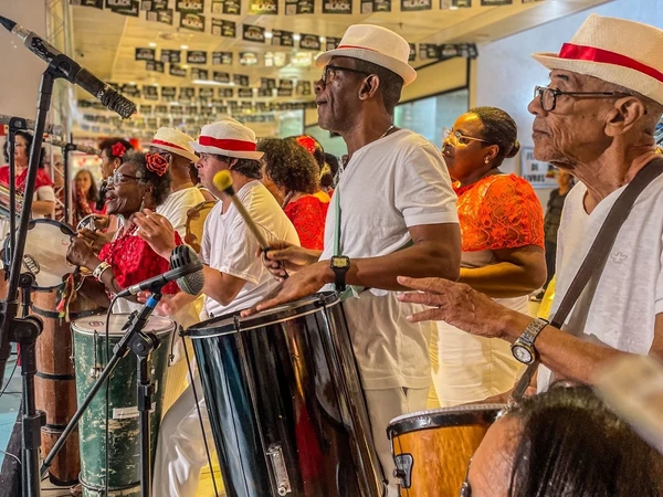 Não faltam no evento apresentações de música por Divulgação