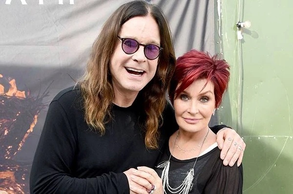 Ozzy Osbourne e sua ex-esposa Sharon Osbourne  por Reprodução 