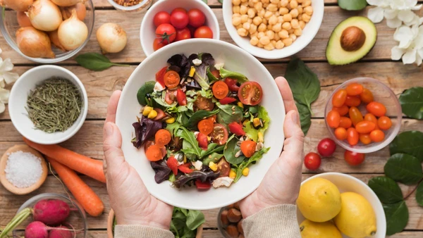 Sol e alimentação equilibrada podem substituir os suplementos de vitaminas