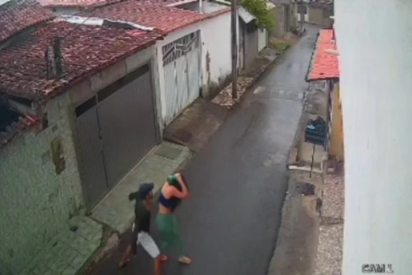 Vítima foi agredida com socos e chutas em uma via pública de Itabuna por Reprodução/Redes sociais