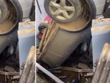 Imagem - Veja: carro desgovernado invade casa e por pouco não atinge idosa e criança na Bahia
