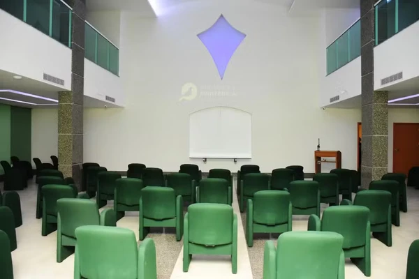 Capela ecumênica do Crematório e Cemitério da Penitência por Divulgação