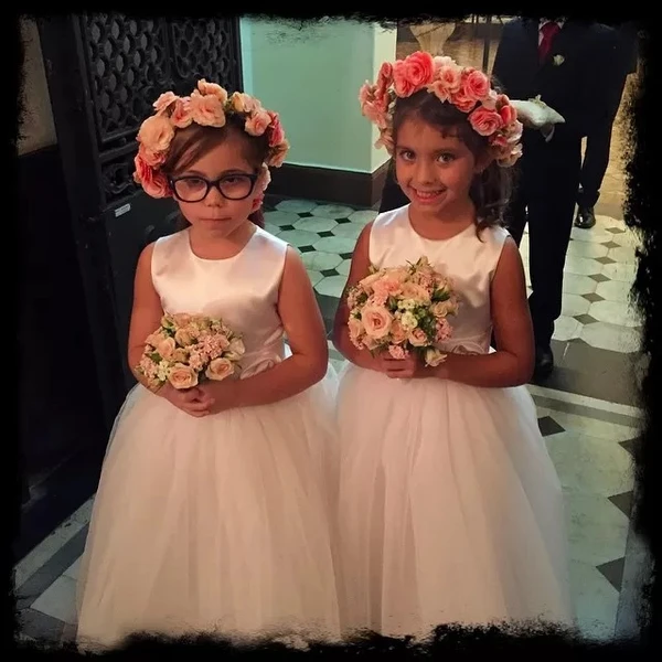 Clara, filha de Otávio Muller, e Flor Gil, filha de Bela Gil, foram as daminhas do casamento de Preta Gil com Rodrigo Godoy por Reprodução/Instagram