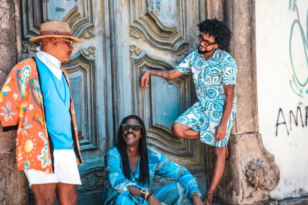 Da esquerda para a direita: Peu Meurray, Seu Jorge e Magary Lord por Divulgação/Vinny Campos