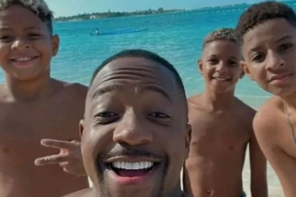 Mumuzinho e filhos por Reprodução