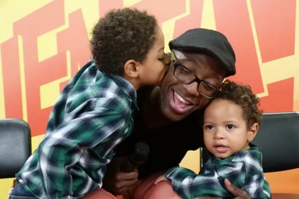 Mumuzinho e filhos por Reprodução