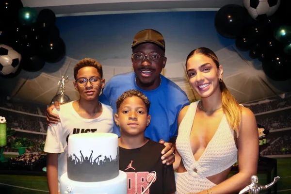 Mumuzinho e filhos por Reprodução