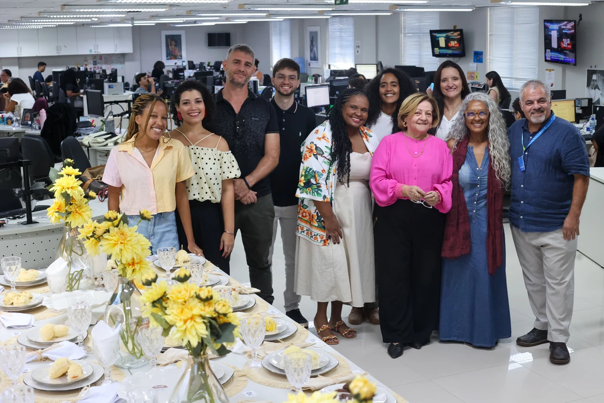 O júri responsável pela degustação de pãozinho delícia na redação do CORREIO