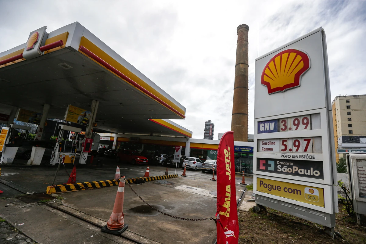 Posto Shell, Rio Vermelho  por Arisson Marinho/CORREIO