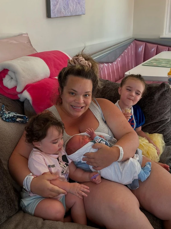 Trisha Paytas com os três filhos por Reprodução/Instagram