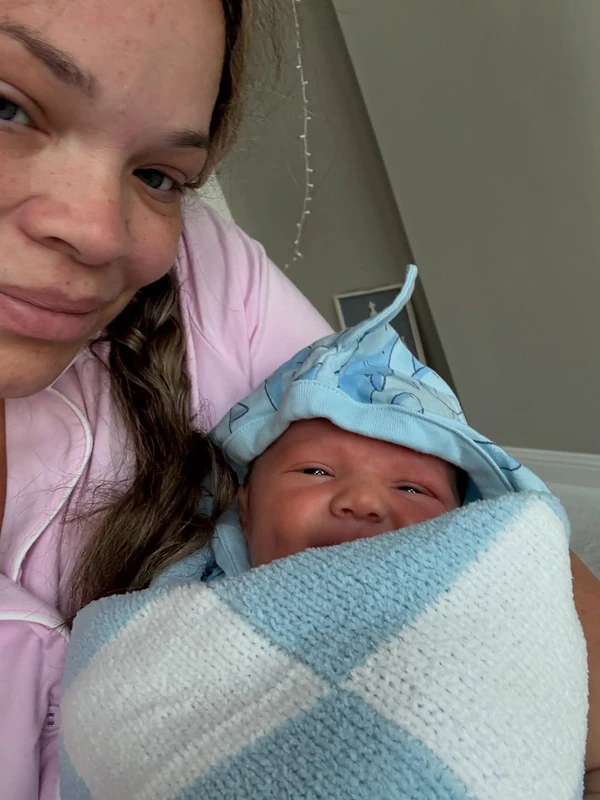 Trisha Paytas mostra o terceiro filho, com nome de super-herói por Reprodução/Instagram